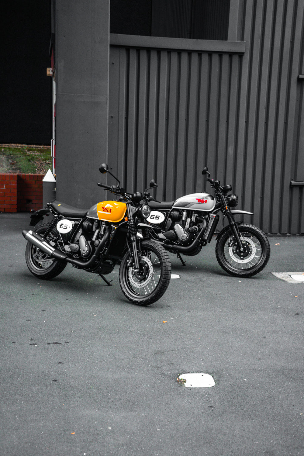 BSA Scrambler 650 - Victor Yellow