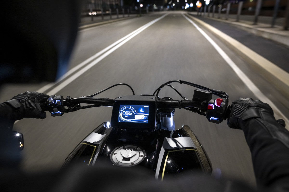 Benda Moto LFC700 2025 - Black